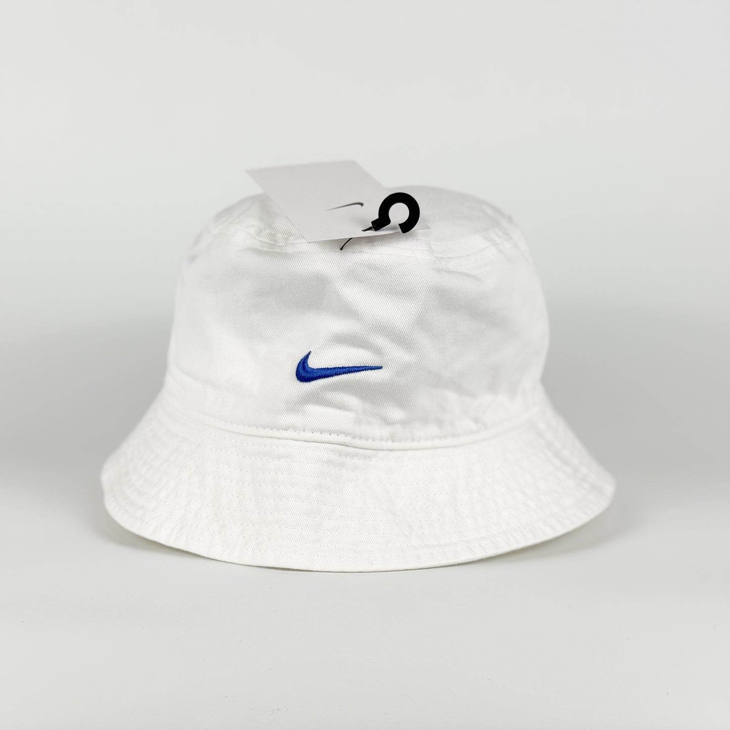 NIKE BUCKET HAT WHITE